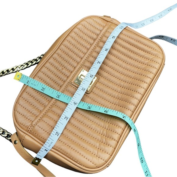 ISAAC Mizrahi Quilted Tan Leather Camera Style Crossbody Bag - Picture 11 of 16